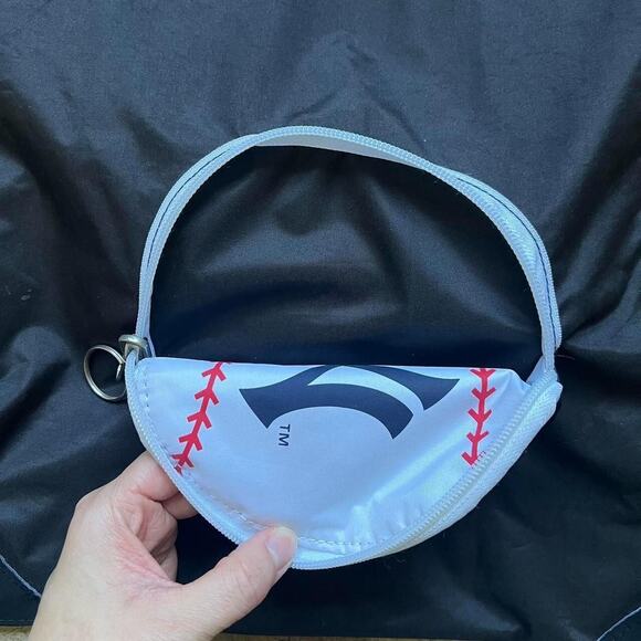 MLB New York Yankees Drawstring Backpack Ball Pocket Baseball Sports Gym Workout - Picture 3 of 7